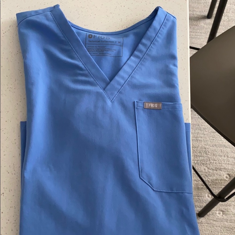 Figs scrub top